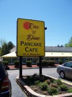 Rise n Dine Pancake Cafe in Wheeling