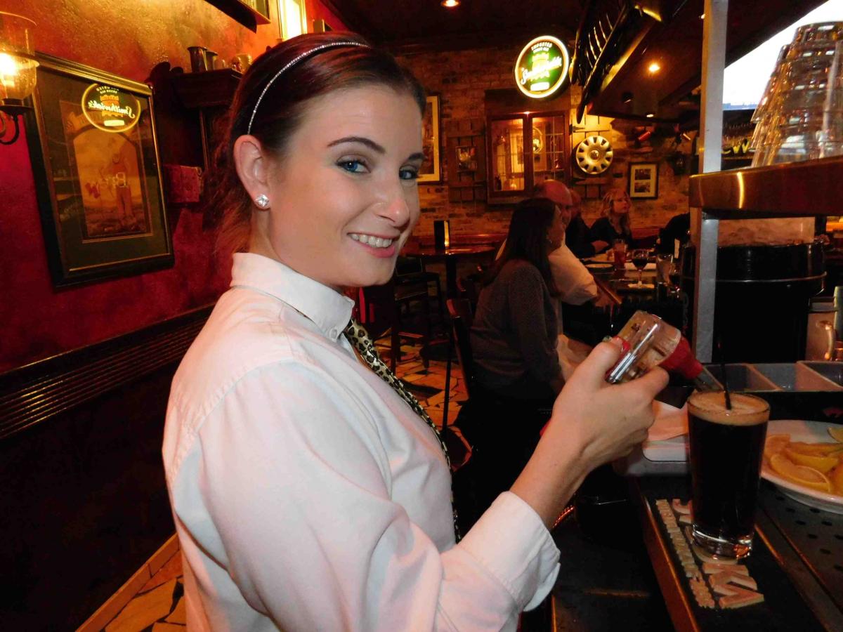 bar server