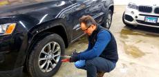 Professional technician at Athenian Body Shop in Chicago Ridge