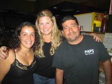 Friendly staff at Paps Ultimate Bar & Grill in Mount Prospect