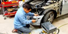Professional service technician at Wreck and Roll Auto Body in Chicago