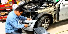 Skilled technician at Wreck and Roll Auto Body in Chicago